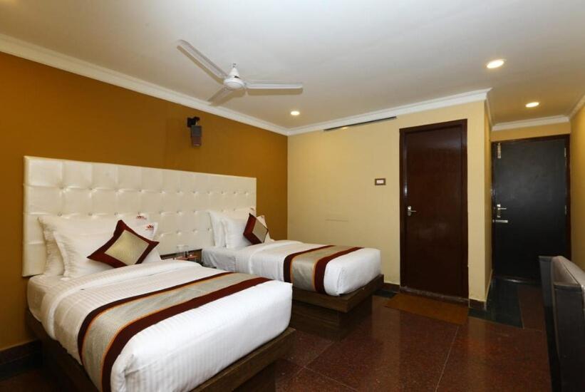 Hotel Titanium Tower Madras Buitenkant foto