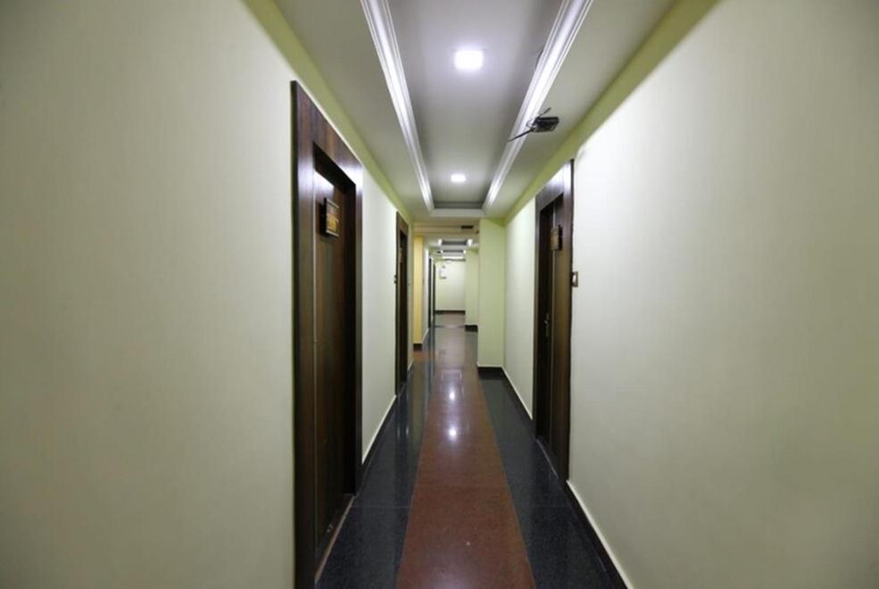 Hotel Titanium Tower Madras Buitenkant foto